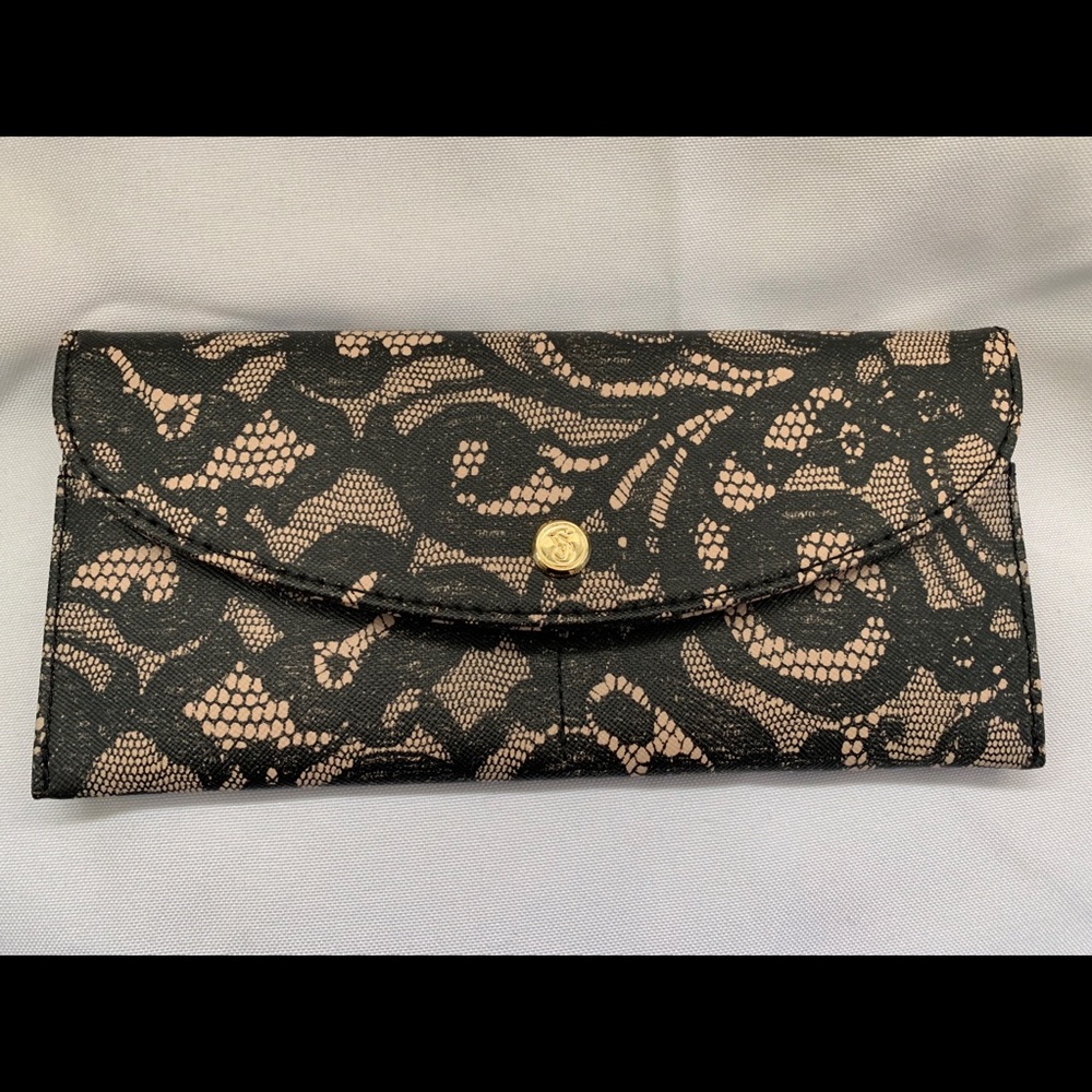 ❗️SOLD❗️Victoria’s Secret Wallet